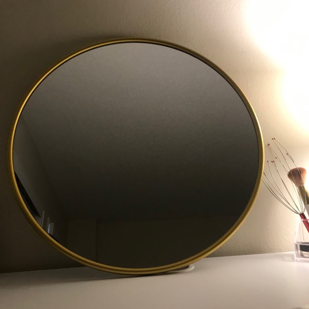 Hub modern mirror